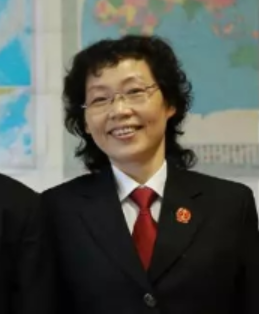 落马中院女法官的朋友圈:官员企业主律师...丈夫曾任高院庭长