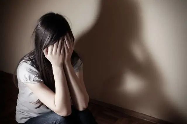 两高中生“奸杀教师”被判无期，宁死不肯减刑，10年后重审，发现背后真相不简单……