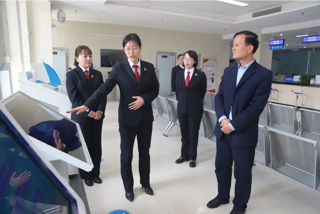 全国人大代表杨春平调研铜川市耀州区法院工作