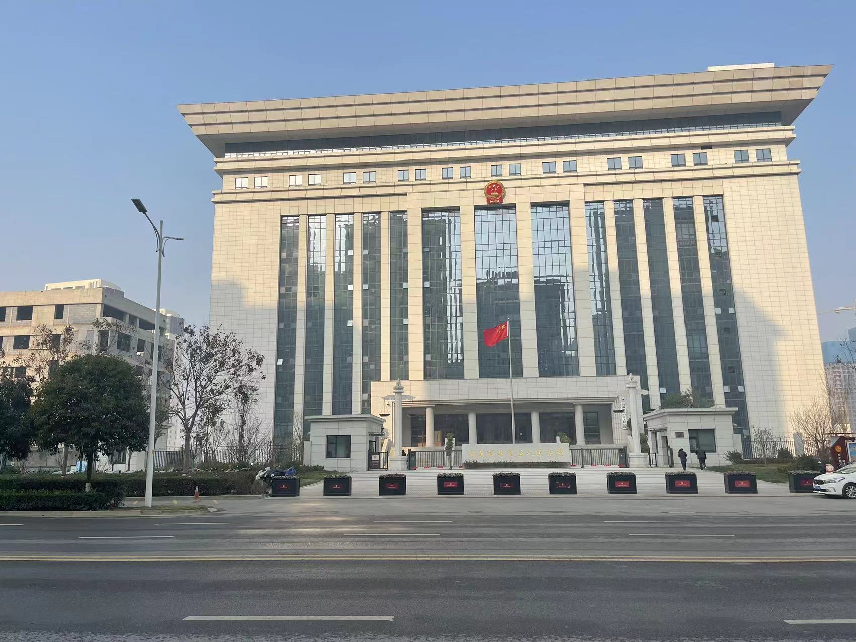 “黄世仁”告杨白劳侵占祖宅一案近日在临渭区法院开    庭