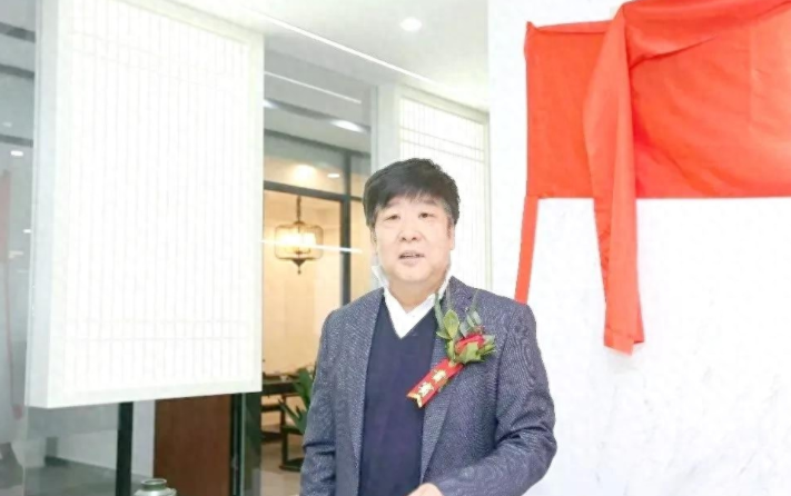 西安“巨贪老虎”退休后落马，全家上阵敛财，曾言：拿了钱，就要办事